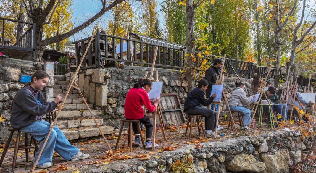 Diyarbakır’da öğrenciler tarihi ve doğayı tuvale taşıyor 10